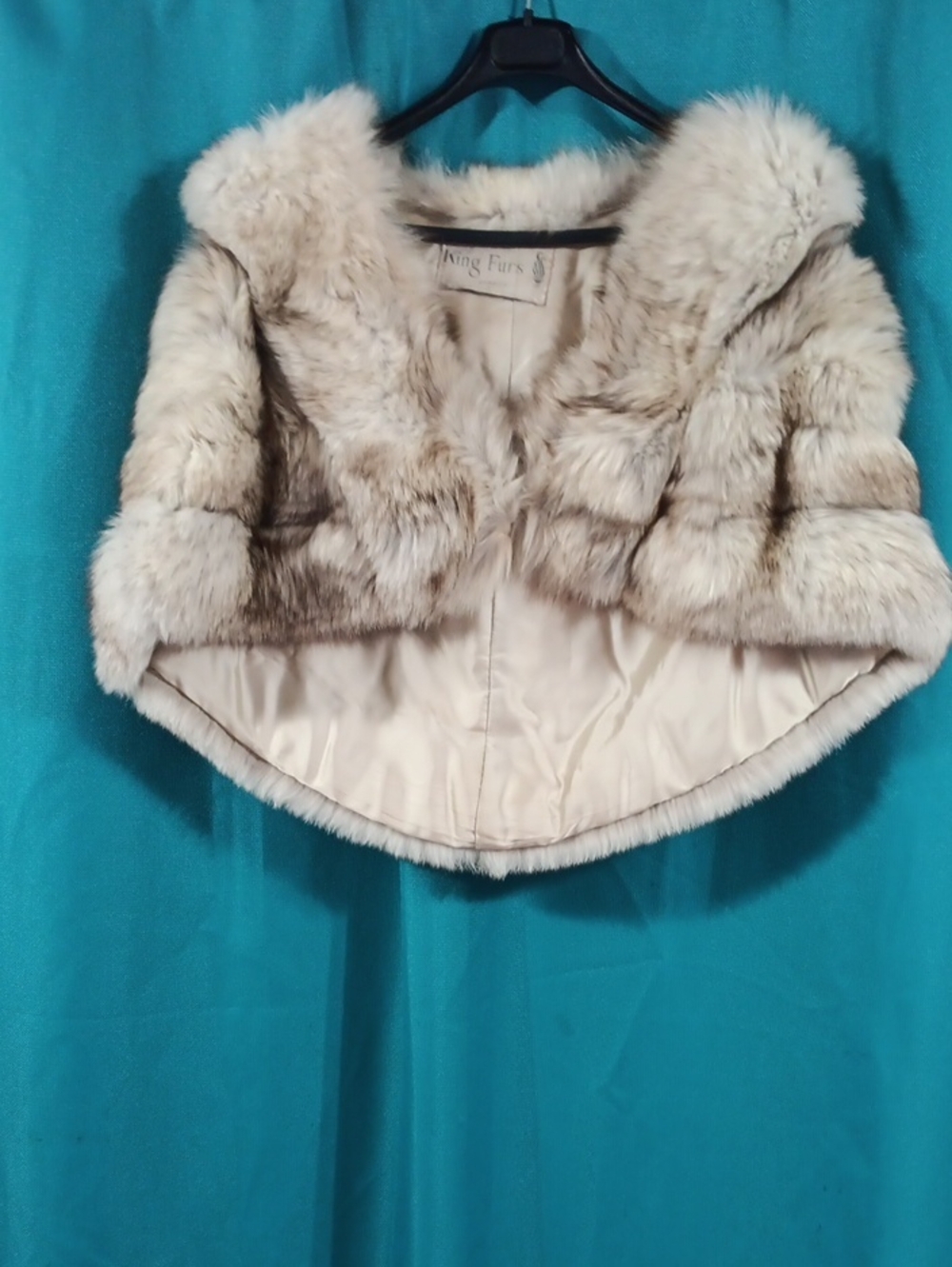 Luxurious Cream Fur Capelet Jacket - Women